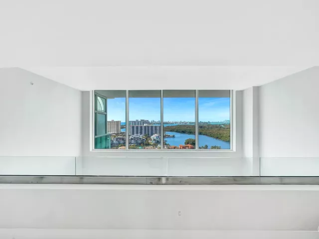 4-bedroom condo for sale in Sunny Isles Beach - 400 Sunny Isles Boulevard 2005 - MondialRealty