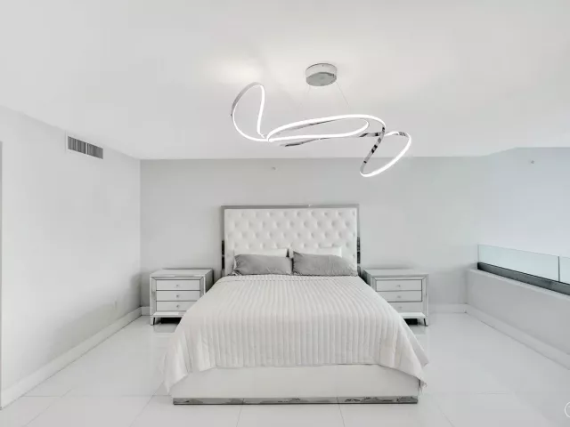 4-bedroom condo for sale in Sunny Isles Beach - 400 Sunny Isles Boulevard 2005 - MondialRealty