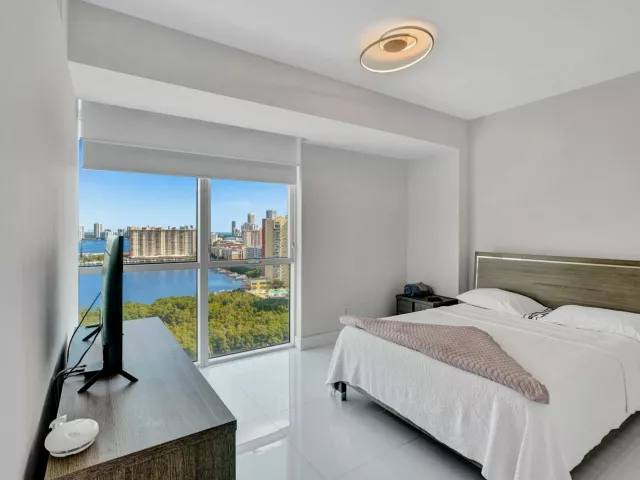 4-bedroom condo for sale in Sunny Isles Beach - 400 Sunny Isles Boulevard 2005 - MondialRealty