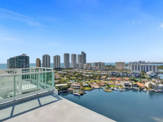 4-bedroom condo for sale in Sunny Isles Beach - 400 Sunny Isles Boulevard 2005 - MondialRealty