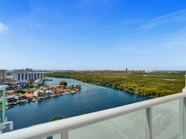 4-bedroom condo for sale in Sunny Isles Beach - 400 Sunny Isles Boulevard 2005 - MondialRealty