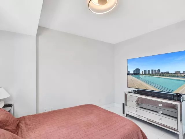 4-bedroom condo for sale in Sunny Isles Beach - 400 Sunny Isles Boulevard 2005 - MondialRealty