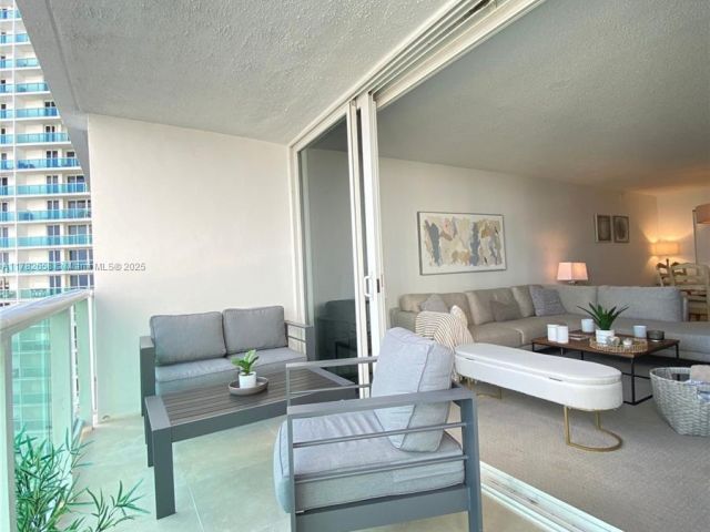 Apartment for rent  Unit #906 - photo 5921818