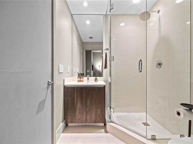 Apartment for sale  Unit #4906 - photo 6077777