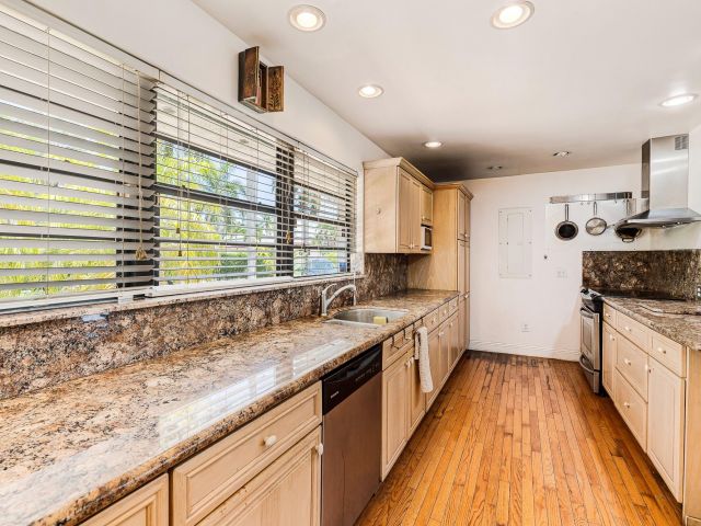 Home for sale at 2200 SE 8th St - photo 5980725