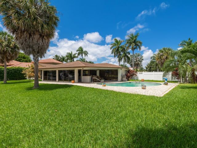 Home for sale at 2200 SE 8th St - photo 5980731