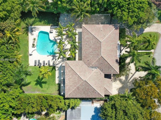 Home for sale at 31 Island Dr - photo 5896110