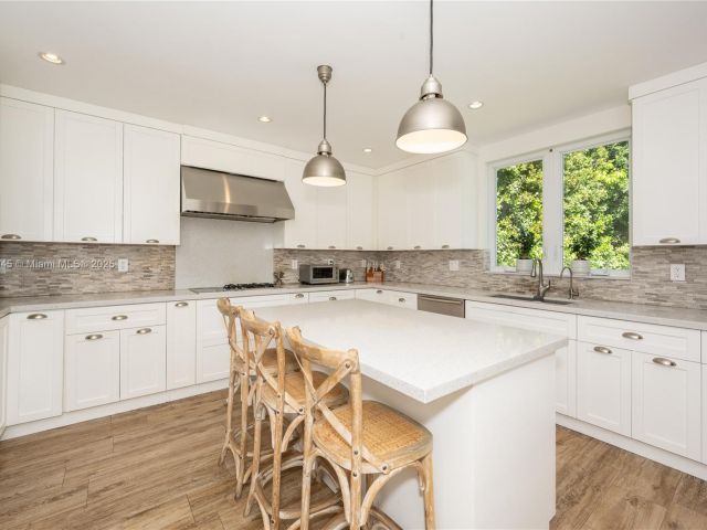 Home for sale at 31 Island Dr - photo 6112894