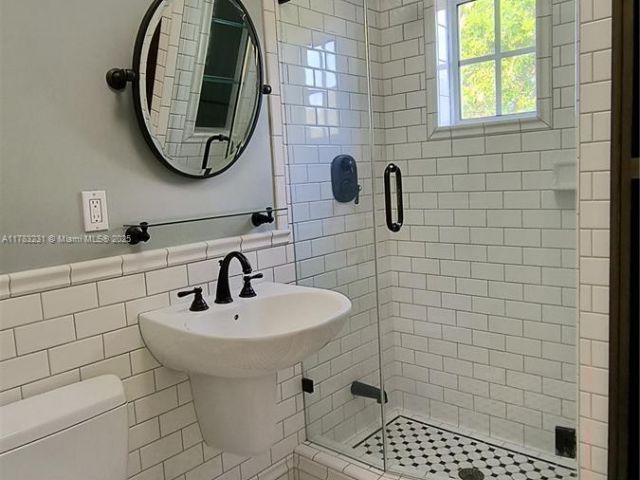 Home for sale at 650 SE 30th Dr - photo 5869460