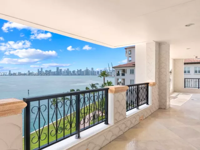 4-bedroom condo for sale in Fisher Island -  - MondialRealty