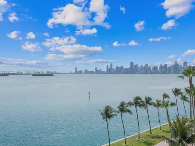 4-bedroom condo for sale in Fisher Island -  - MondialRealty