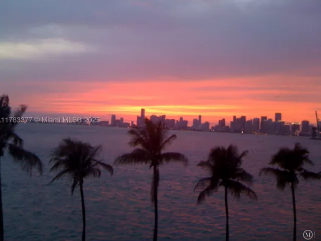 4-bedroom condo for sale in Fisher Island -  - MondialRealty