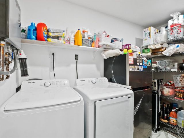 Home for sale at 5117 Washington St - photo 5875578