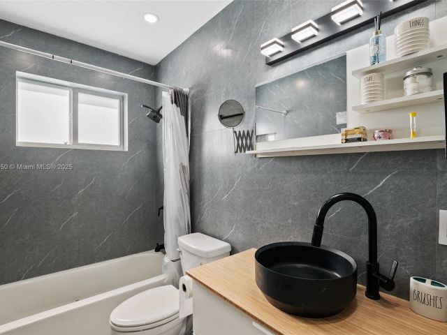 Home for sale at 5117 Washington St - photo 5875581