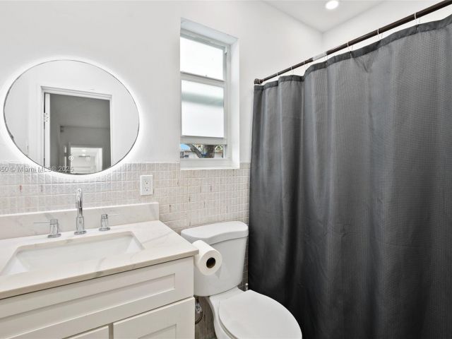 Home for sale at 5117 Washington St - photo 5875583