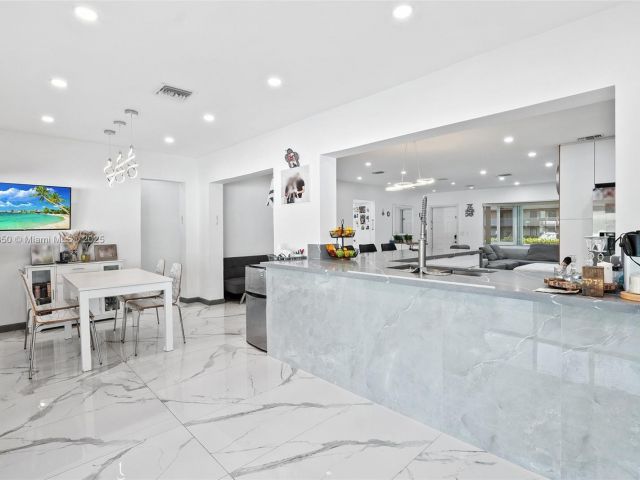 Home for sale at 5117 Washington St - photo 5875585