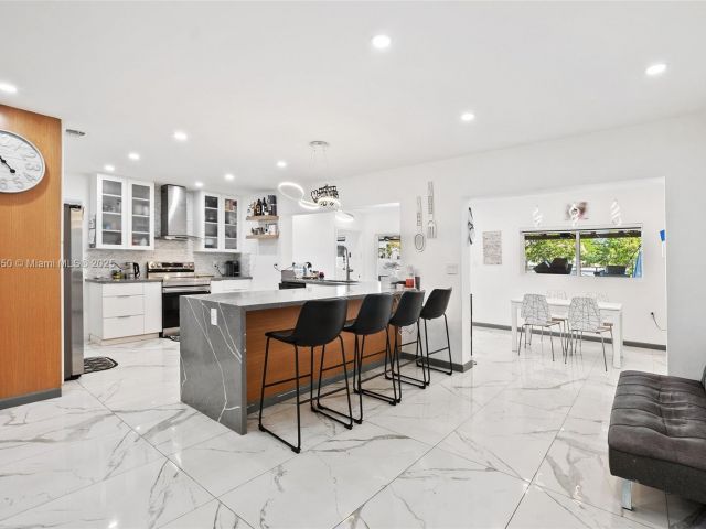 Home for sale at 5117 Washington St - photo 5875592