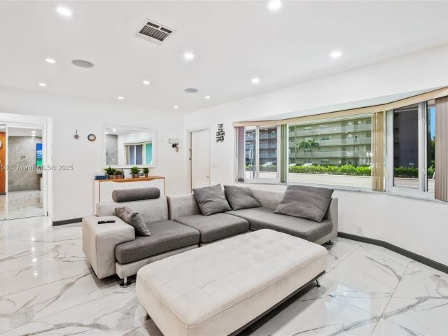 Home for sale at 5117 Washington St - photo 5875594