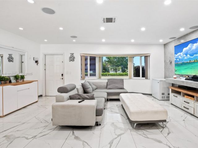 Home for sale at 5117 Washington St - photo 5875595