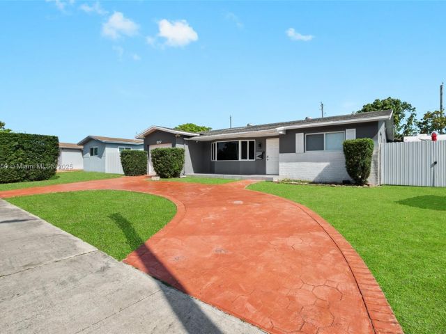 Home for sale at 5117 Washington St - photo 5875596