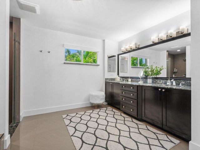 Home for sale at 7700 NE Spanish Trail Court - photo 6017503