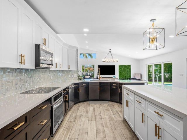 Home for sale at 7700 NE Spanish Trail Court - photo 6017508