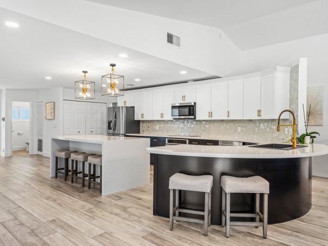 Home for sale at 7700 NE Spanish Trail Court - photo 6017509