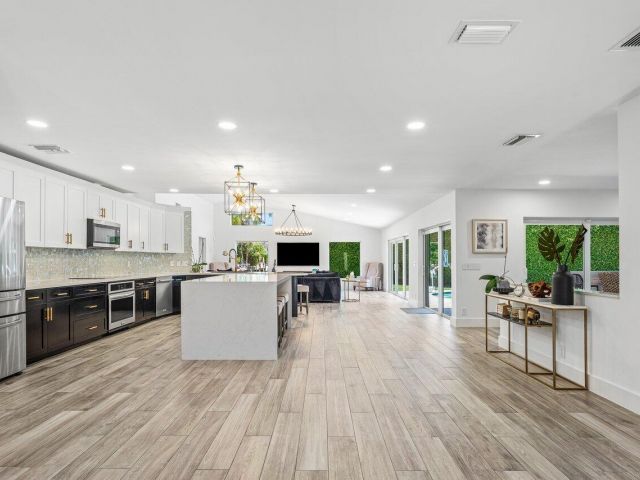 Home for sale at 7700 NE Spanish Trail Court - photo 6017510