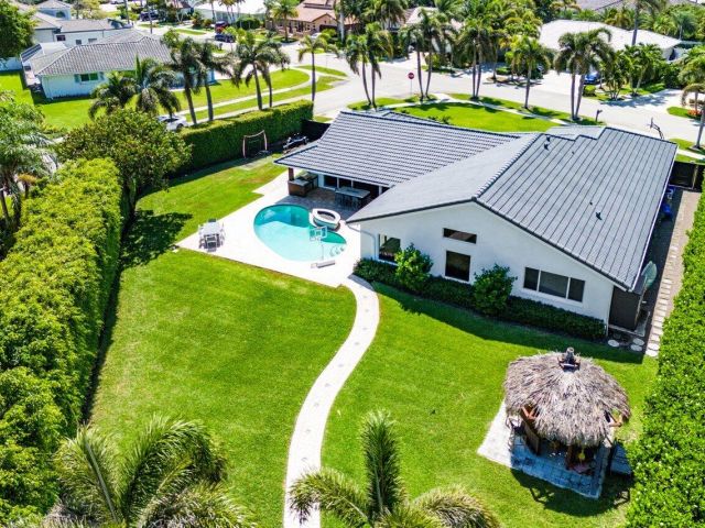 Home for sale at 7700 NE Spanish Trail Court - photo 6017514