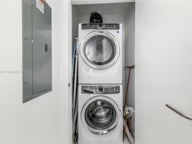 Apartment for sale  Unit #1102 - photo 5923458