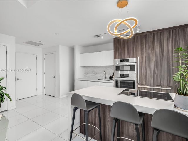 Apartment for sale  Unit #1102 - photo 5923468