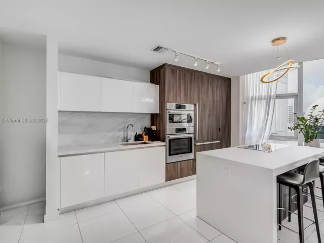 1-bedroom condo for sale in Miami - 851 NE 1st Ave 1102 - MondialRealty