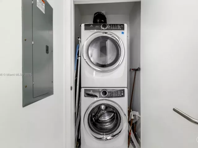 1-bedroom condo for sale in Miami - 851 NE 1st Ave 1102 - MondialRealty