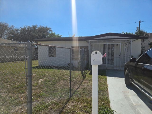 3-bedroom home for rent in Miami Gardens - 3310 NW 214th St - MondialRealty