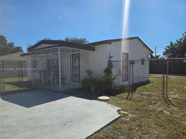 3-bedroom home for rent in Miami Gardens - 3310 NW 214th St - MondialRealty