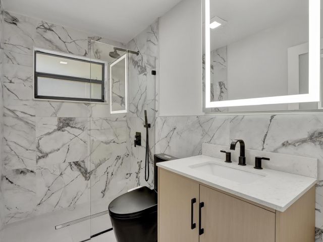 Home for sale at 400 NW 20th Street - photo 6271520