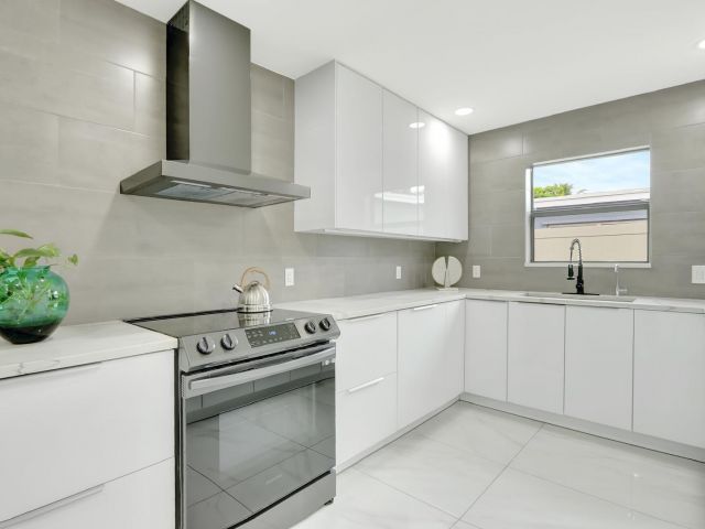 Home for sale at 400 NW 20th Street - photo 6271526