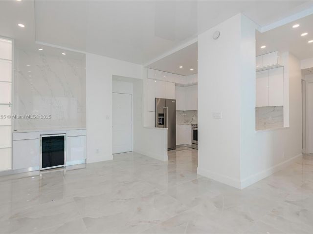 Apartment for rent  Unit #PH25 - photo 5921738