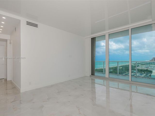 Apartment for rent  Unit #PH25 - photo 5921742