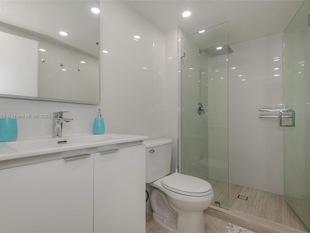 Apartment for rent  Unit #825 - photo 5921747