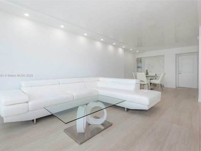 Apartment for rent  Unit #825 - photo 5921760