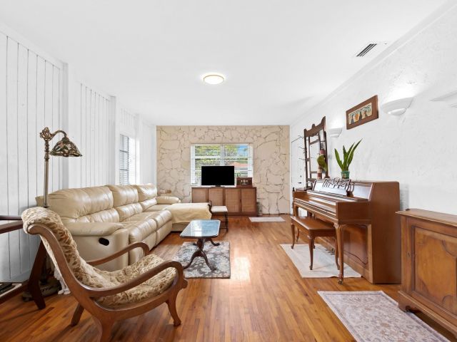 Home for sale at 1340 Adams St - photo 5938514