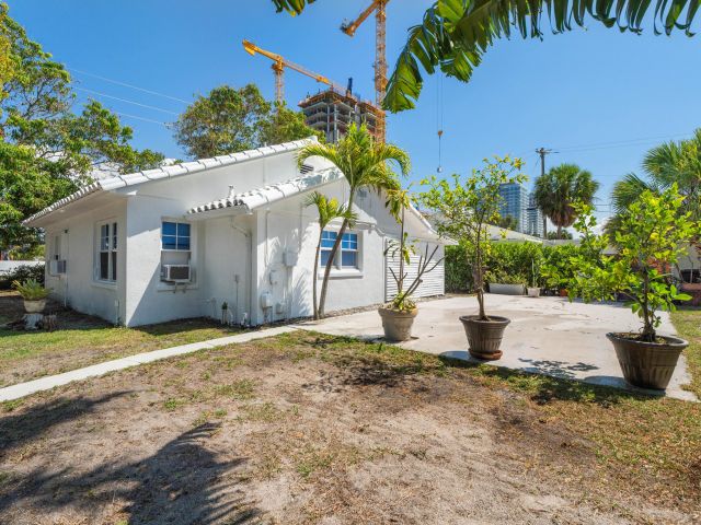 Home for rent at 4815 N Flagler Drive - photo 5863943