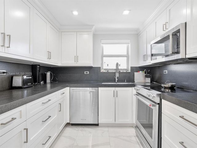 Apartment for sale  Unit #16B - photo 5906596