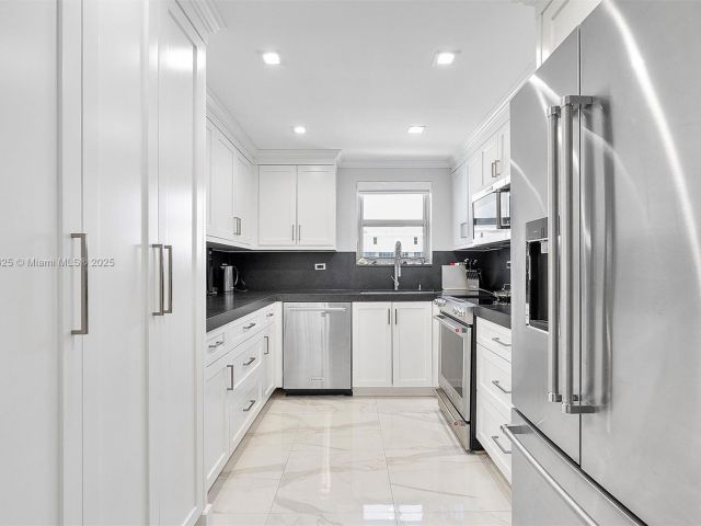 Apartment for sale  Unit #16B - photo 5906597