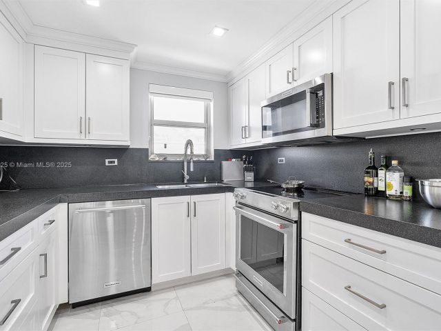 Apartment for sale  Unit #16B - photo 5906598