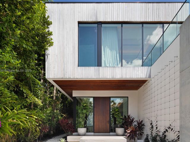 Home for sale at 609 E Dilido Dr - photo 5931859