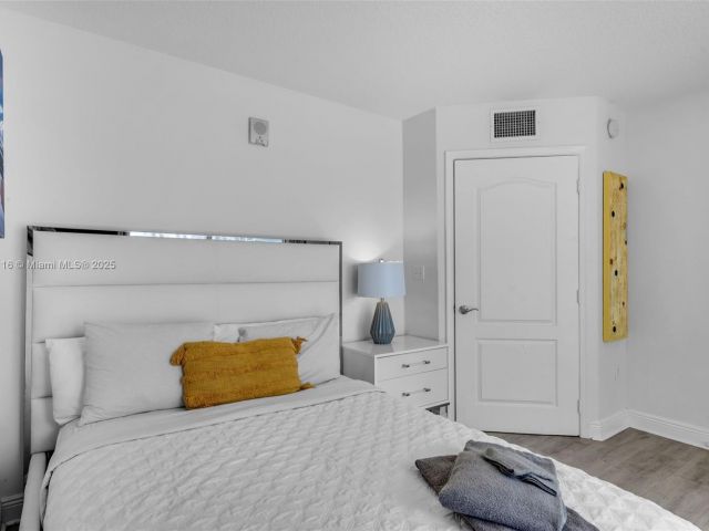 Apartment for sale  Unit #1723 - photo 5914005