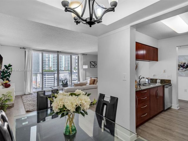 Apartment for sale  Unit #1723 - photo 5914006