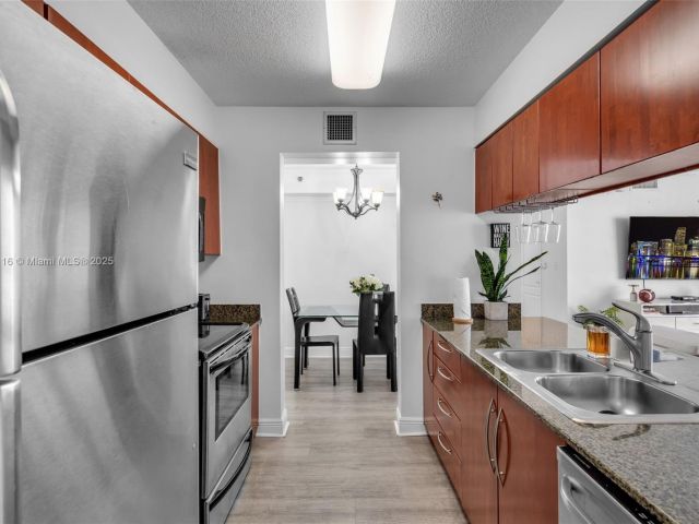 Apartment for sale  Unit #1723 - photo 5914017